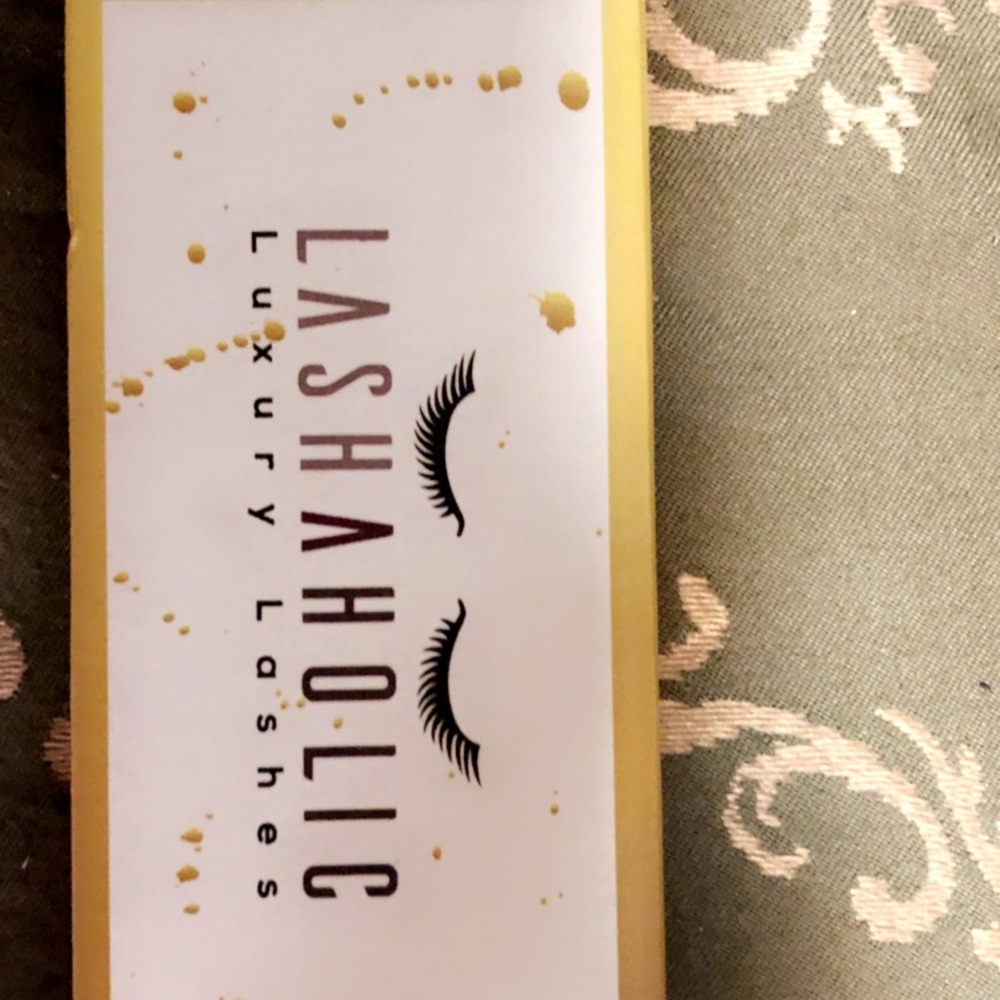 Lashaholic luxury false lashes